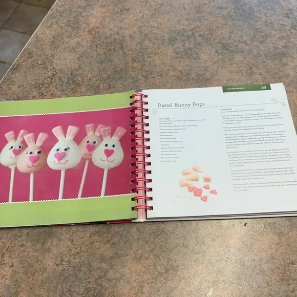 Bakerella Cake Pop Cookbook - Picture 2 of 16